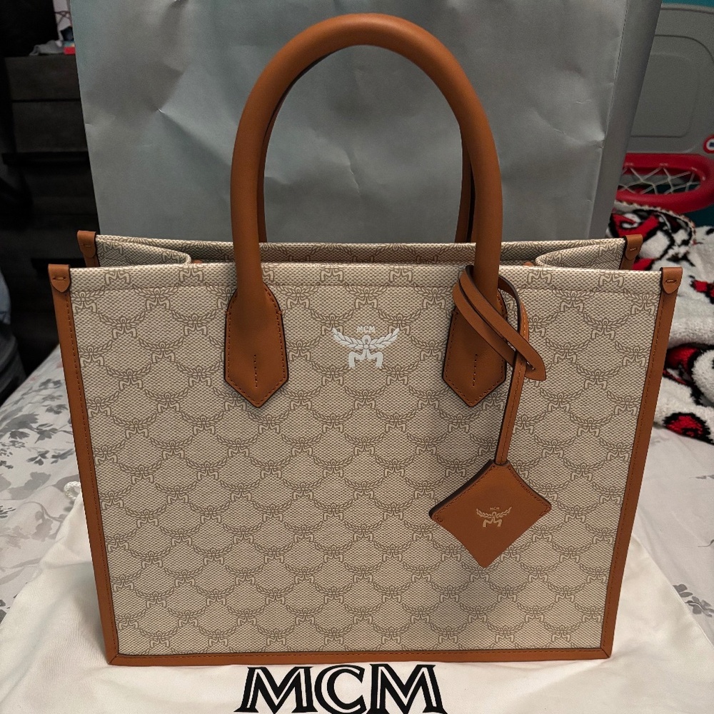 MCM HIMMEL TOTE IN LAURETOS